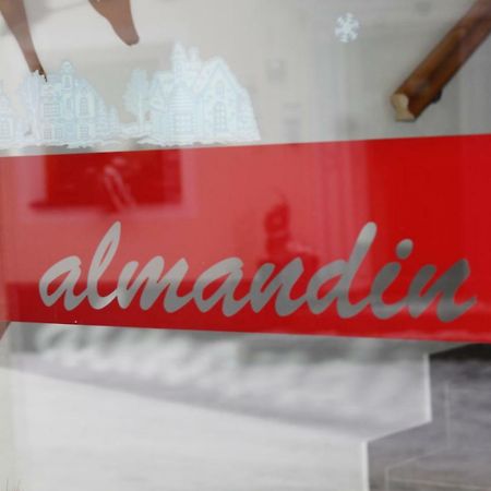 Almandin Apartments イシュグル エクステリア 写真