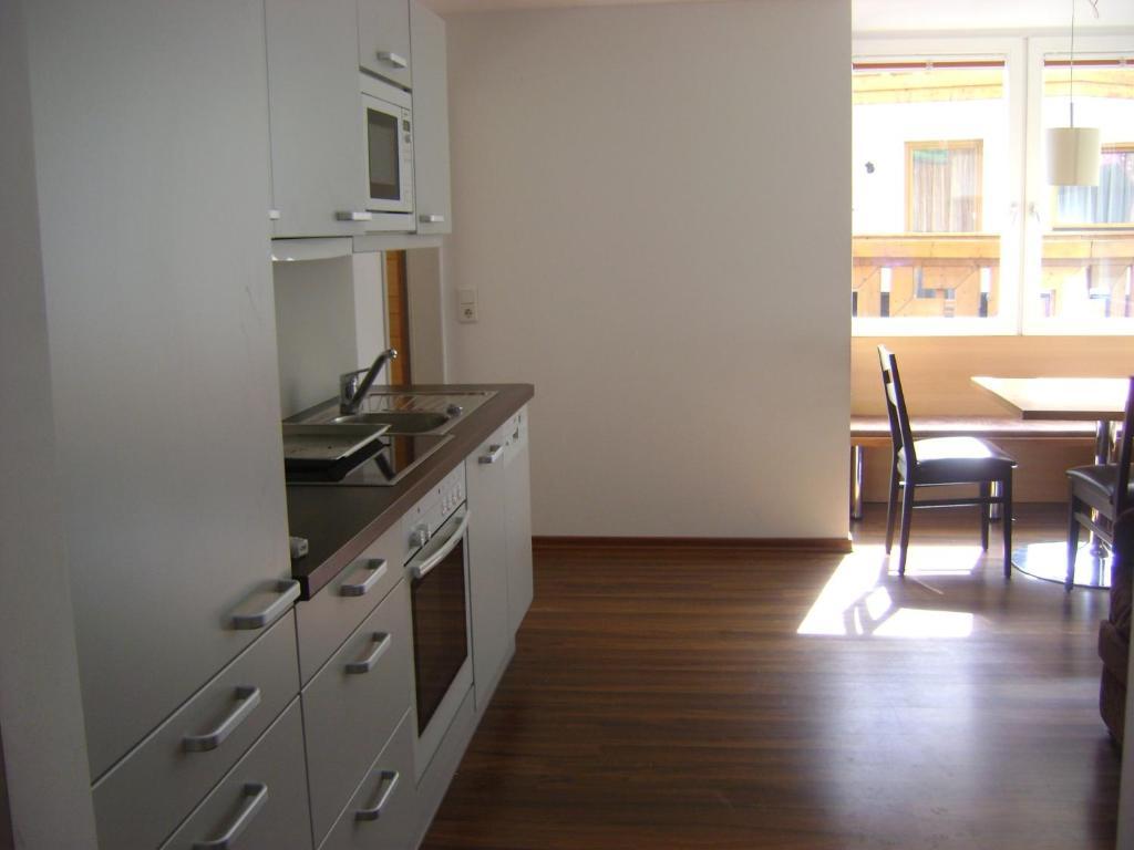Almandin Apartments イシュグル 部屋 写真