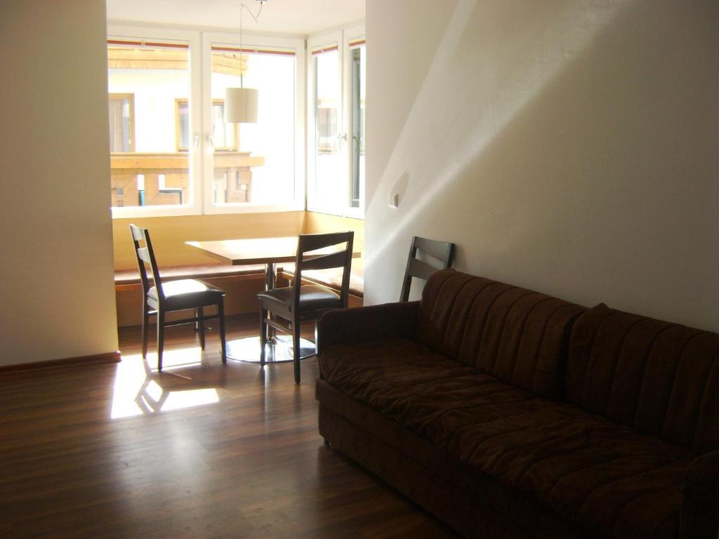 Almandin Apartments イシュグル 部屋 写真