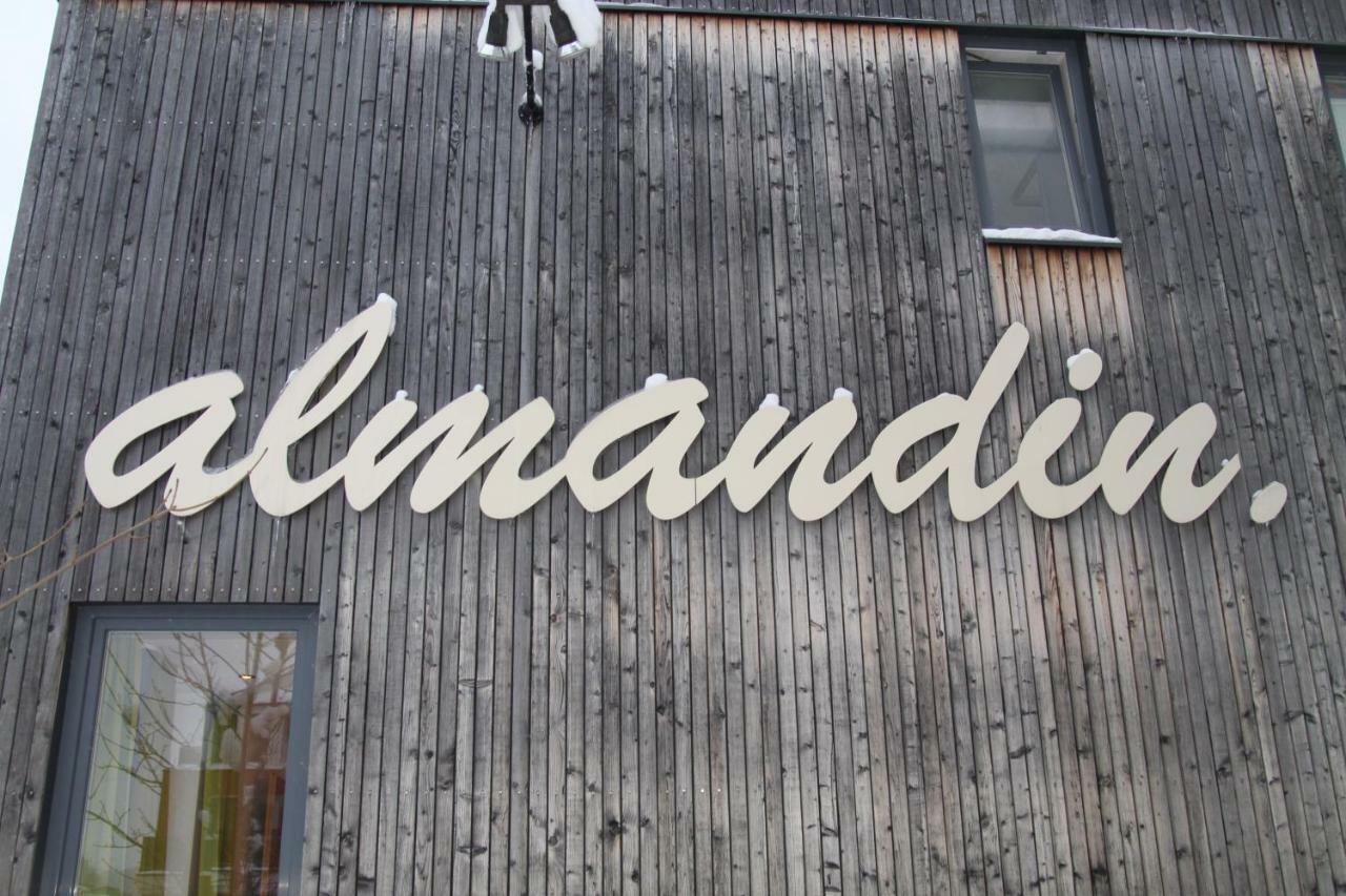 Almandin Apartments イシュグル エクステリア 写真
