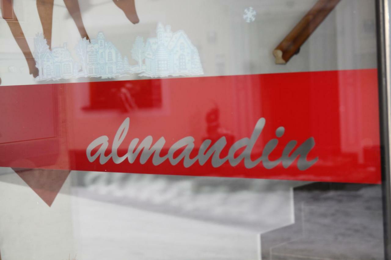 Almandin Apartments イシュグル エクステリア 写真