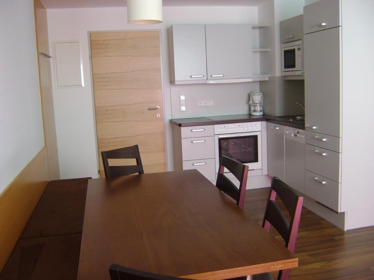 Almandin Apartments イシュグル 部屋 写真